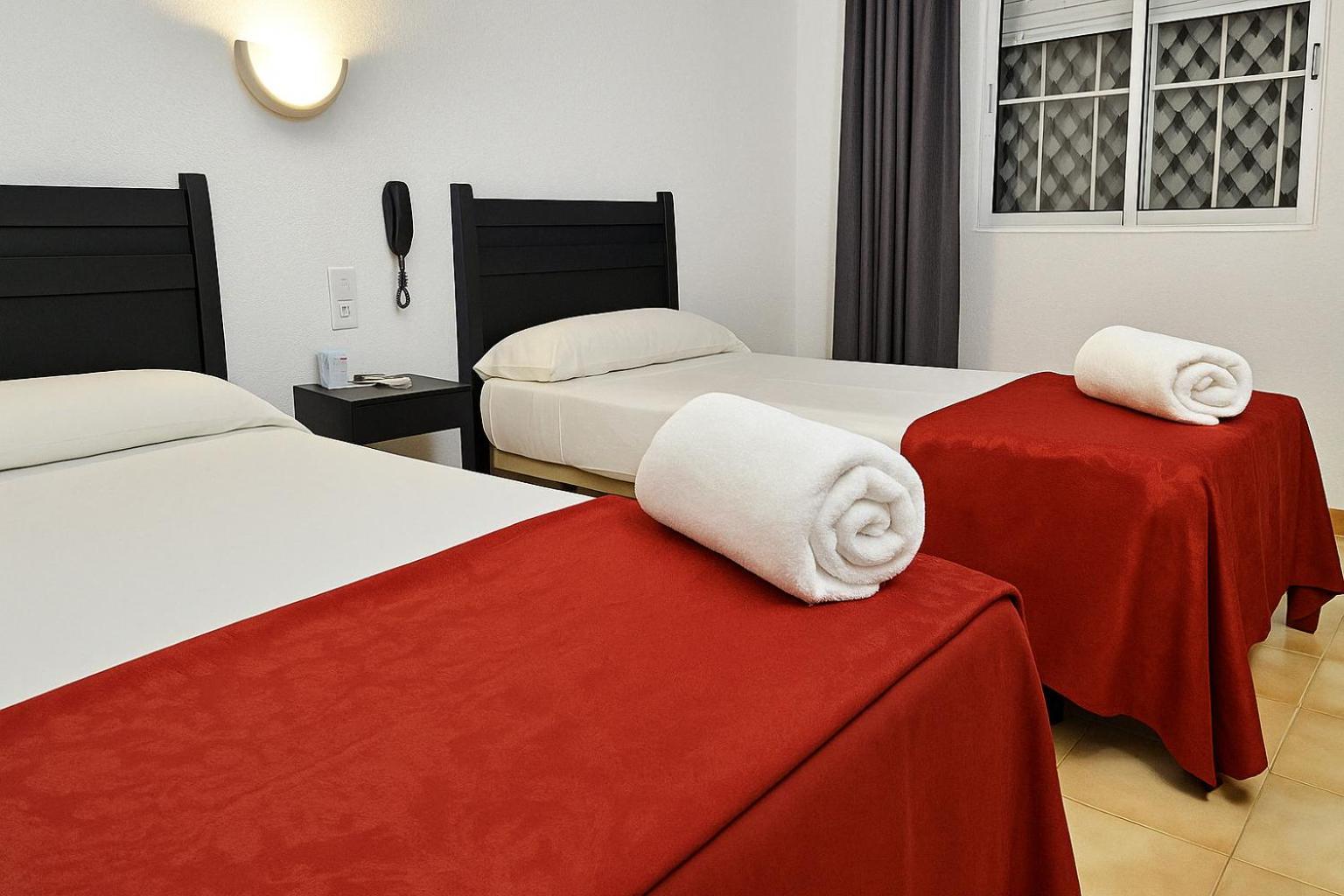 Hotel San Vicente - Centro Playa Conil De La Frontera Eksteriør billede